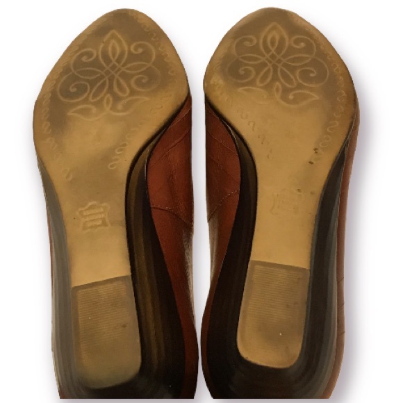 VTG RED CROSS LEATHER FLATS - Picture 6 of 13